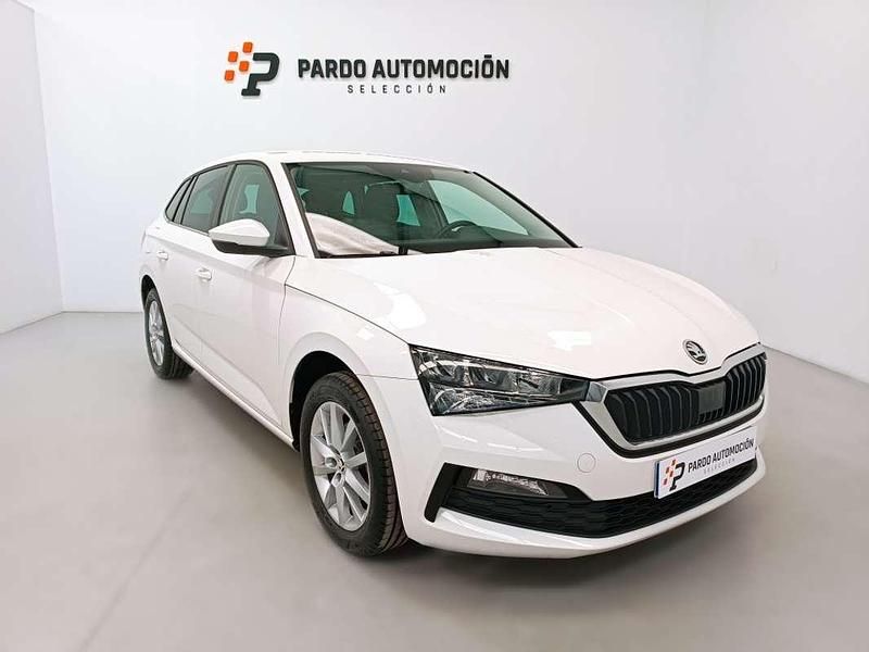 Blanco metalizado Usado 2023 Skoda Scala Ambition Utilitario | 15.900 € (Buen precio) - Imagen 1/4