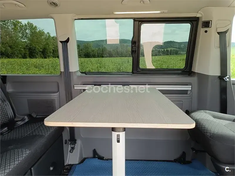 Usado VW Caravelle 150 CV (110 kW) 2021 Rojo Van