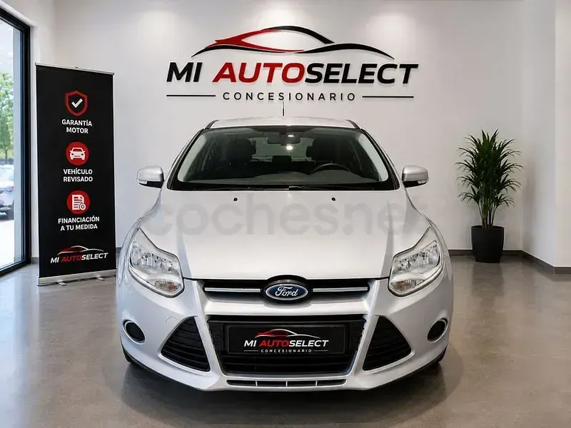 Usado Ford Focus Trend 109 CV (80 kW) 2011 Gris / plata Berlina