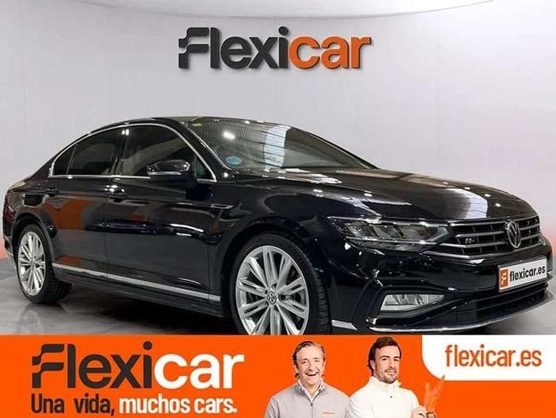 Negro Usado 2020 VW Passat R-line Berlina | 21.490 € (Precio justo) - Imagen 1/4