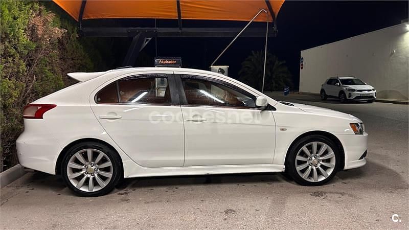 Usado Mitsubishi Lancer Sportback Motion 143 CV (105 kW) 2011 Blanco Berlina