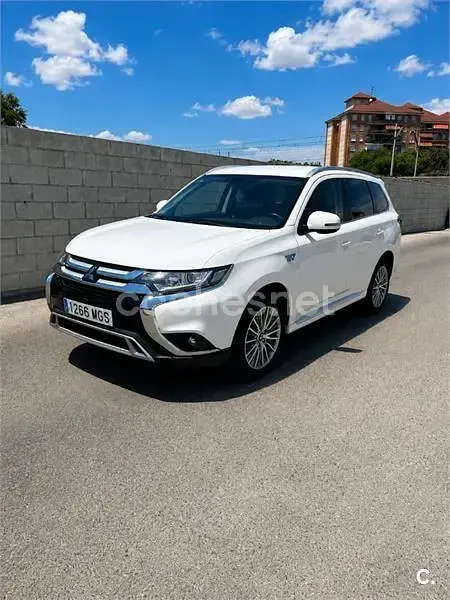 Usado Mitsubishi Outlander P-HEV 224 CV (164 kW) 2021 Blanco SUV