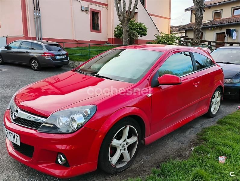 Usado Opel Astra GTC Sport 150 CV (110 kW) 2007 Rojo Berlina