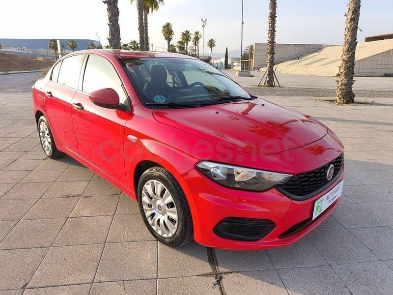 Usado Fiat Tipo Pop 95 CV (69 kW) 2019 Rojo Berlina