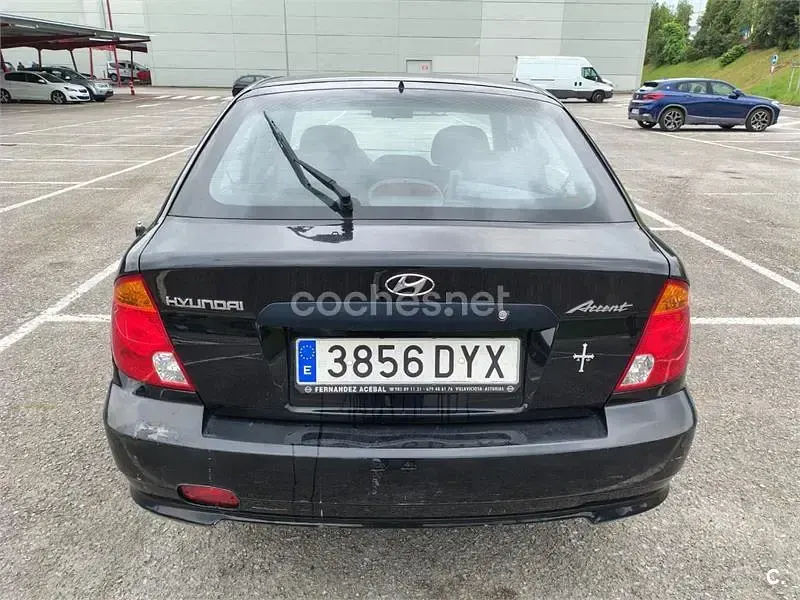 Usado Hyundai Accent 81 CV (59 kW) 2006 Negro Berlina
