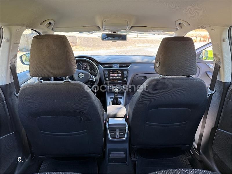 Usado Skoda Octavia Active 105 CV (77 kW) 2014 Blanco Berlina