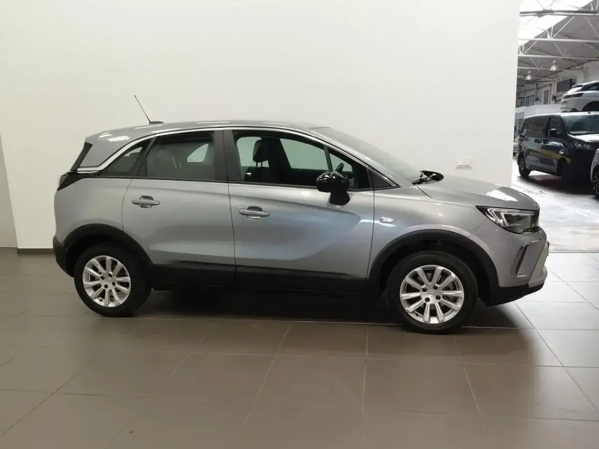 Usado Opel Crossland Business Elegance 130 CV (95 kW) 2021 Gris SUV