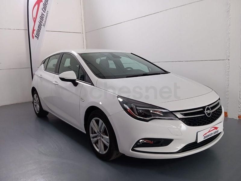 Usado Opel Astra Selective 110 CV (80 kW) 2019 Blanco Berlina