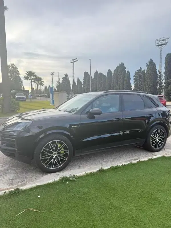 Usado Porsche Cayenne 470 CV (345 kW) 2024 Negro SUV
