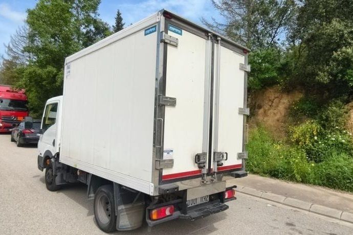 Usado Nissan Cabstar 130 HP (95 kW) 2012 Branco Pickup