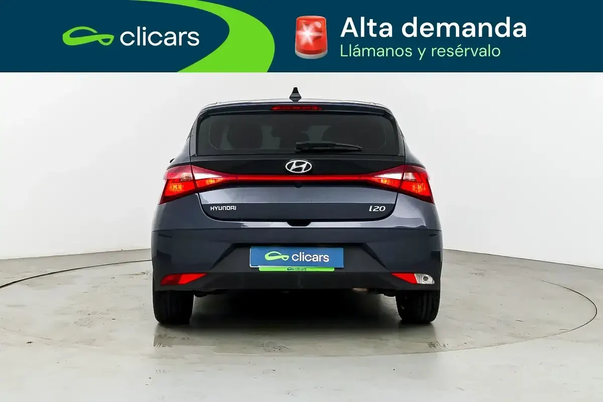 Usado Hyundai i20 100 CV (73 kW) 2022 Gris Utilitario