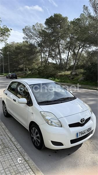 Usado Toyota Yaris Live 69 CV (50 kW) 2011 Blanco Utilitario