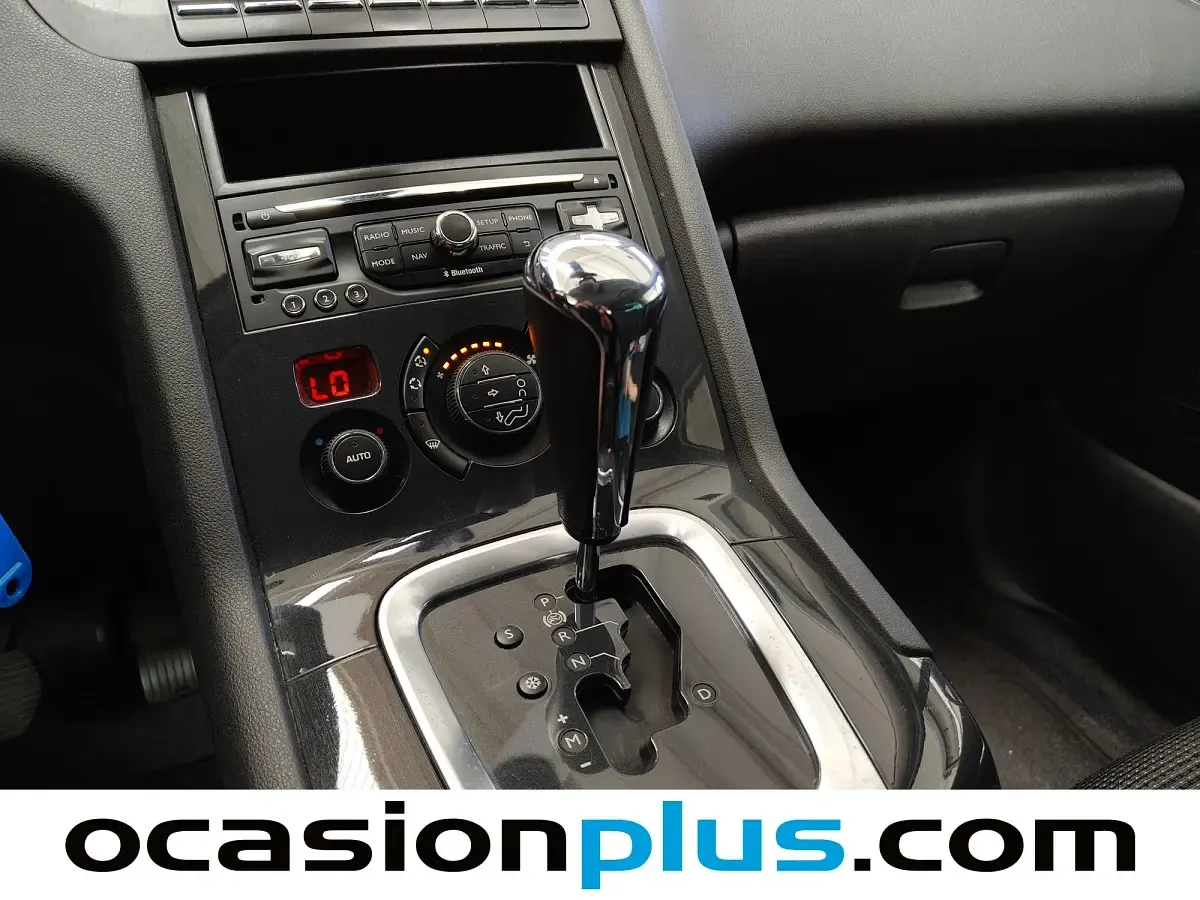 Usado Peugeot 5008 Allure 120 CV (88 kW) 2015 Blanco Monovolumen