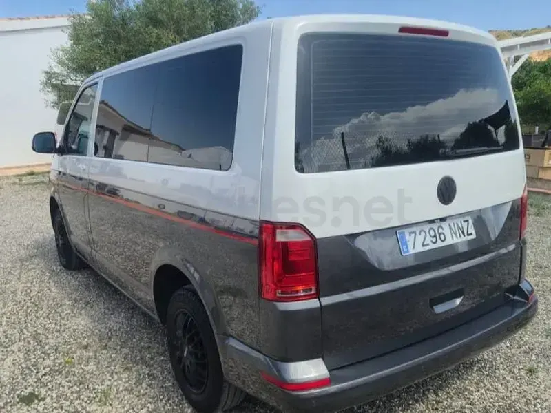 Usado VW Caravelle Comfortline 150 CV (110 kW) 2016 Gris / plata Van