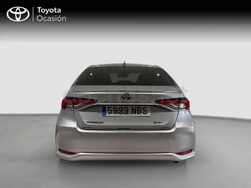 Usado Toyota Corolla Style 140 CV (102 kW) 2025 Gris / plata Berlina