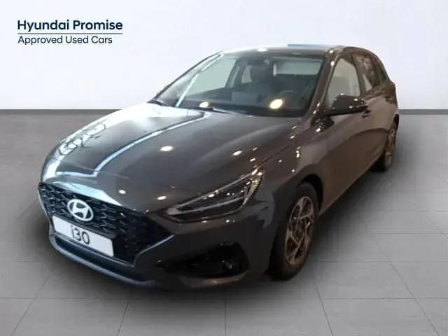Usado Hyundai i30 100 HP (73 kW) 2025 Cinzento