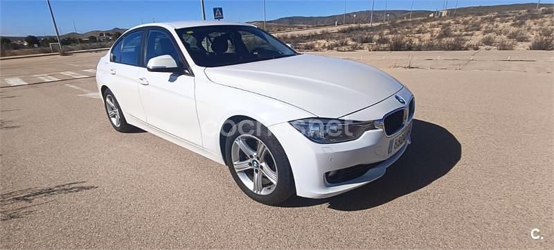 Usado BMW 318 Sport Line 143 CV (105 kW) 2013 Blanco Berlina