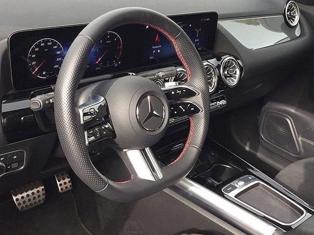 Usado Mercedes GLA200 AMG line 150 CV (110 kW) 2024 Blanco SUV