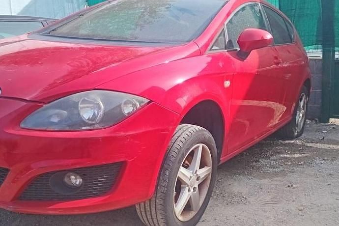 Rojo Usado 2010 Seat Leon Coupe | 3799 € - Imagen 1/3