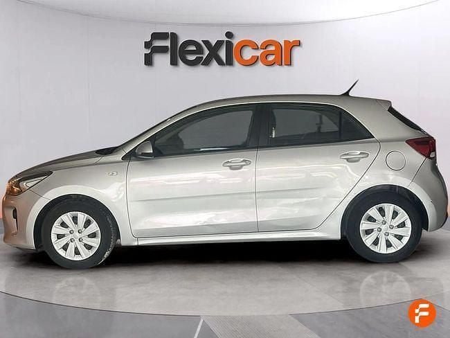 Usado Kia Rio 84 CV (61 kW) 2018 Gris Berlina