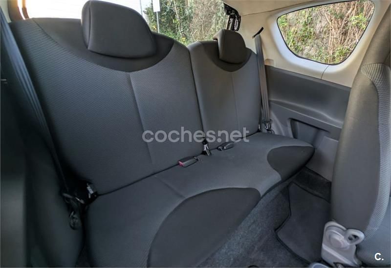 Usado Toyota Aygo 68 CV (50 kW) 2008 Gris / plata Utilitario