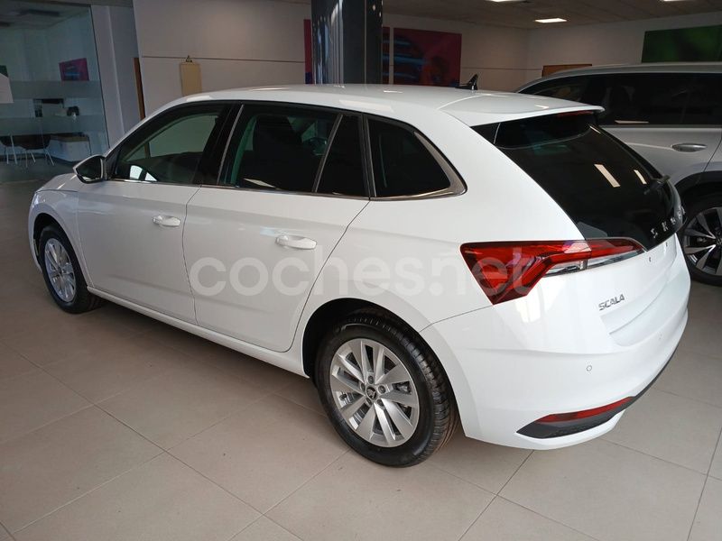 Nuevo Skoda Scala Selection 115 CV (84 kW) 2025 Blanco Utilitario