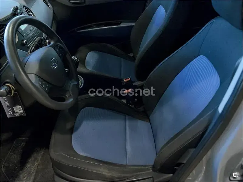Usado Hyundai i10 66 CV (48 kW) 2014 Gris / plata Utilitario