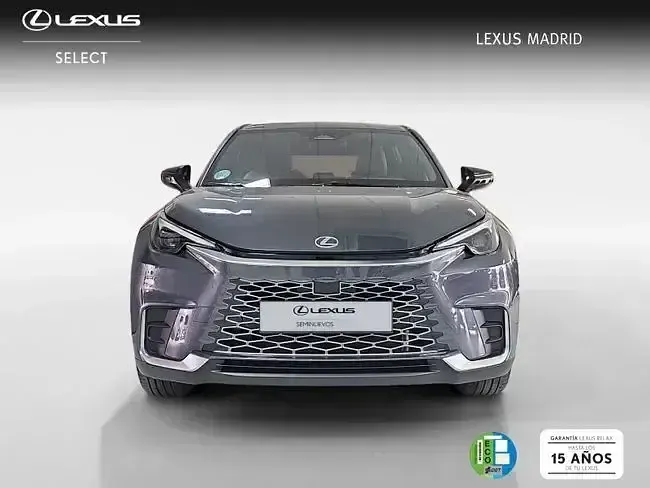 Usado Lexus LBX 136 CV (100 kW) 2025 Gris / plata SUV