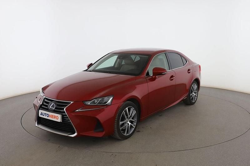 Rojo Usado 2017 Lexus IS300h Executive Line Berlina | 24.199 € (Precio justo) - Imagen 1/3