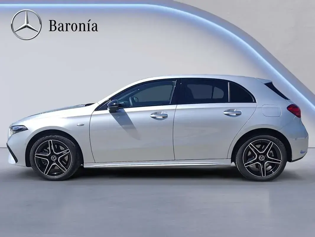 Usado Mercedes A250 Advanced 218 CV (160 kW) 2025 Plateado Utilitario