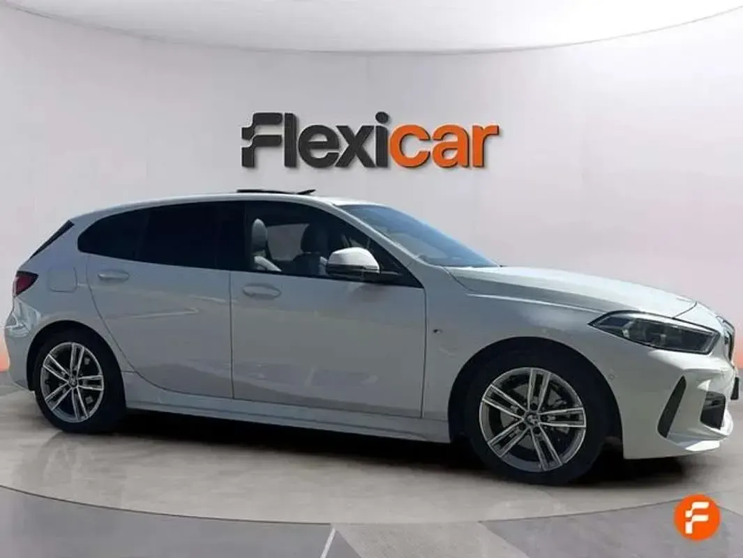 Używany BMW 116 150 KM (110 kW) 2021 Biały Hatchback