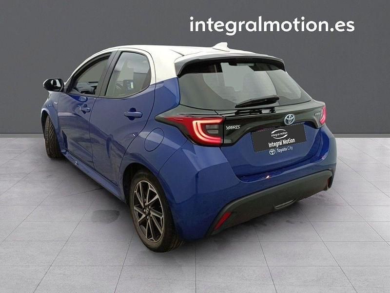 Usado Toyota Yaris Edition 125 CV (91 kW) 2021 Azul Berlina