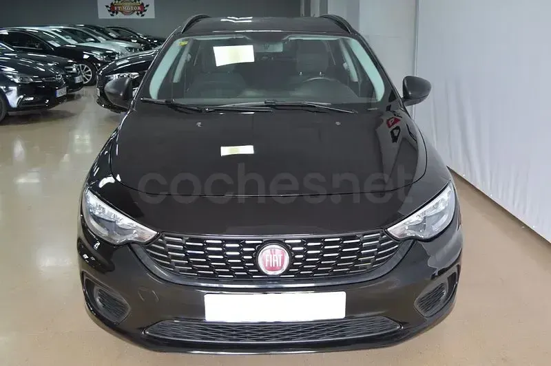 Usado Fiat Tipo Lounge 120 CV (88 kW) 2019 Negro Familiar