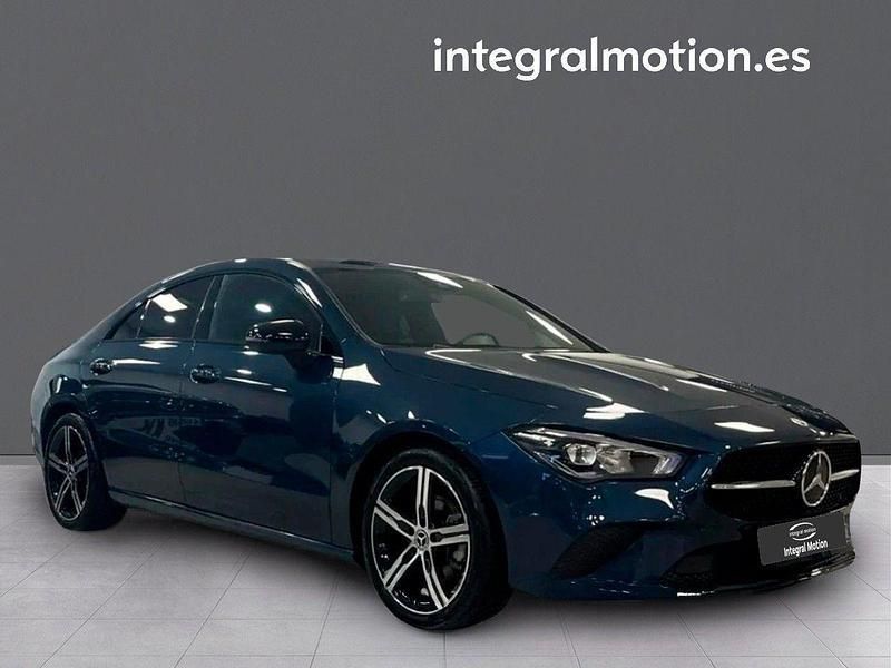 Usado Mercedes CLA180 136 CV (100 kW) 2023 Azul Berlina