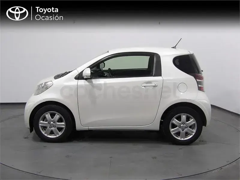 Usado Toyota iQ 68 CV (50 kW) 2014 Negro Utilitario