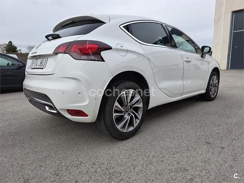 Usado Citroën C4 Exclusive 114 CV (83 kW) 2015 Blanco Berlina