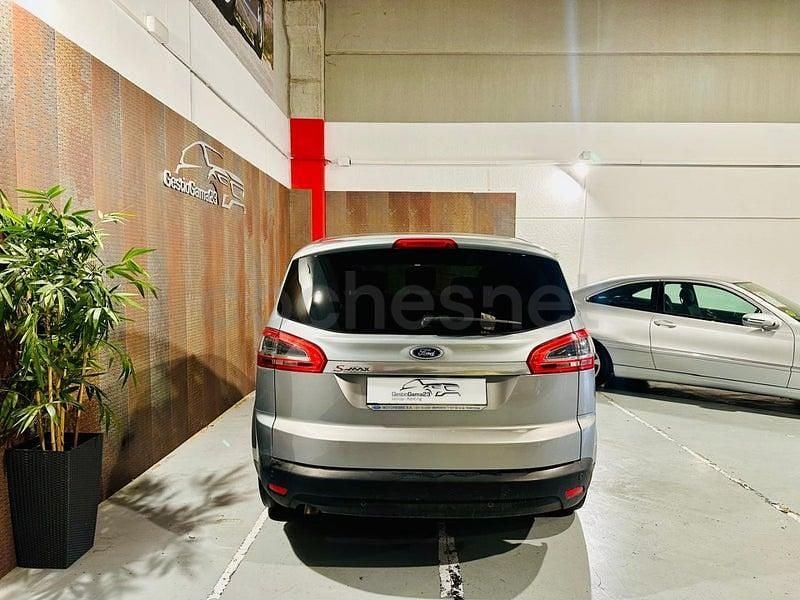 Begagnad Ford S-MAX Titanium 140 HK (102 kW) 2014 Grå Minibuss