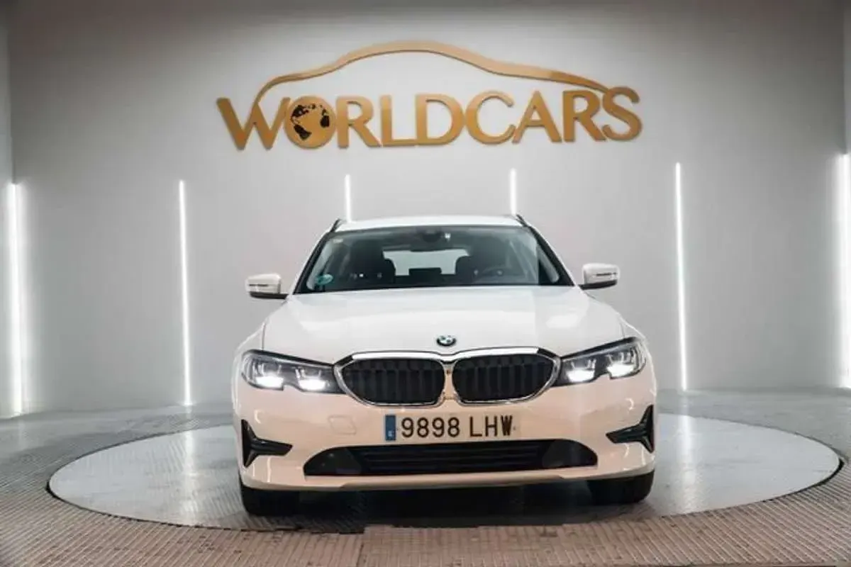 Usado BMW 318 Sport Line 143 CV (105 kW) 2020 Blanco Familiar