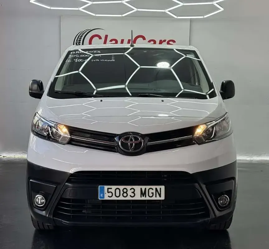 Usado Toyota Proace 101 CV (74 kW) 2023 Blanco Monovolumen