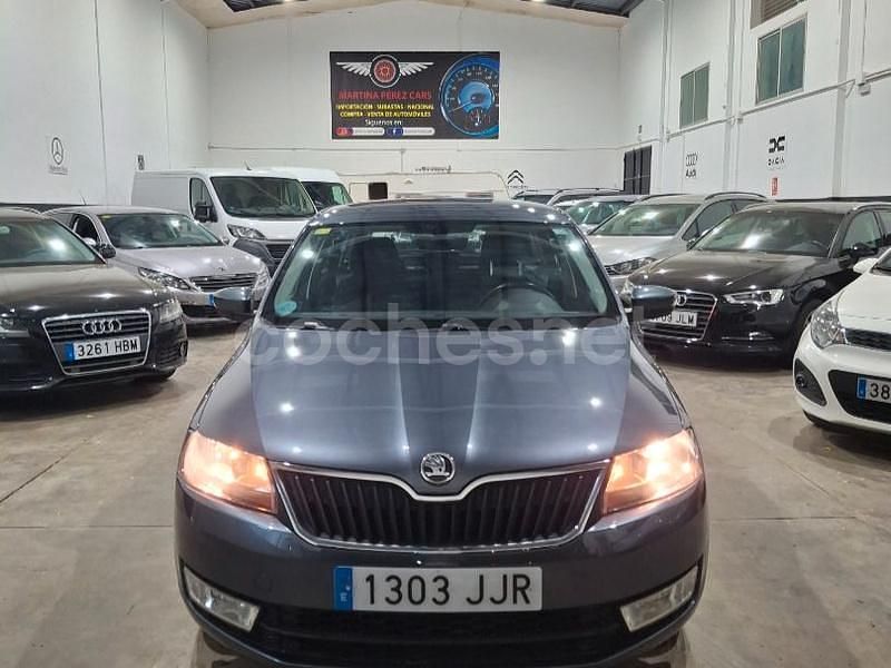 Gris / plata Usado 2015 Skoda Rapid Ambition Berlina | 9699 € (Precio justo) - Imagen 1/4