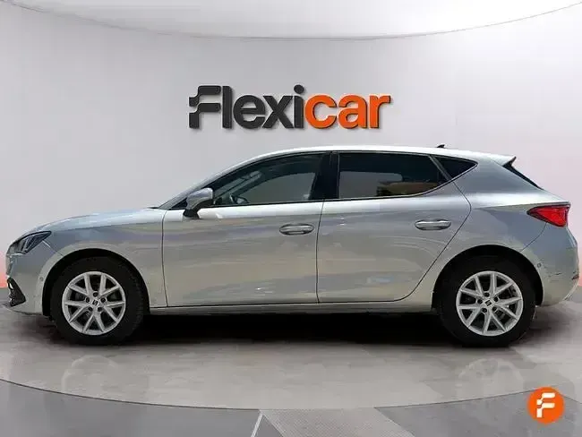 Usado Seat Leon Style 130 CV (95 kW) 2023 Gris