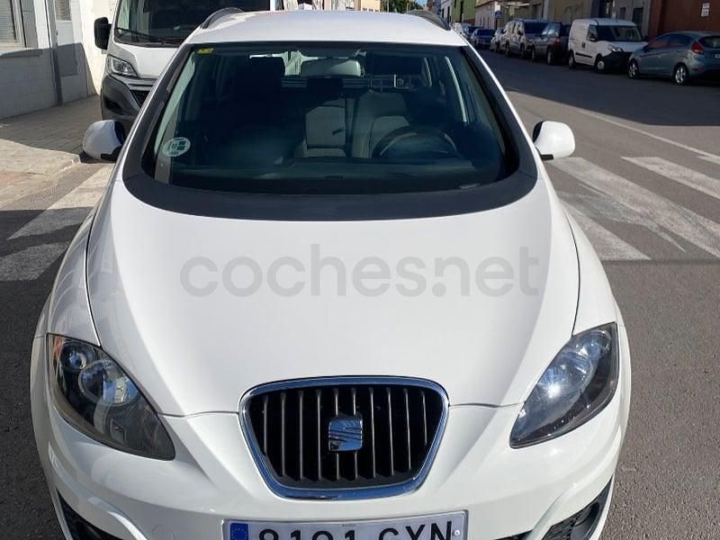 Usado Seat Altea XL Style 105 CV (77 kW) 2010 Blanco Monovolumen