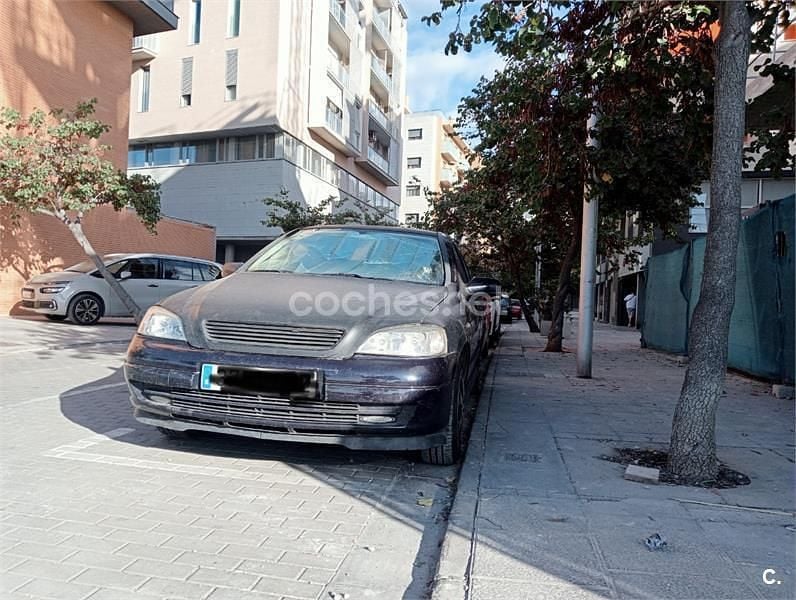 Usado Opel Astra Club 75 CV (55 kW) 2003 Azul Berlina