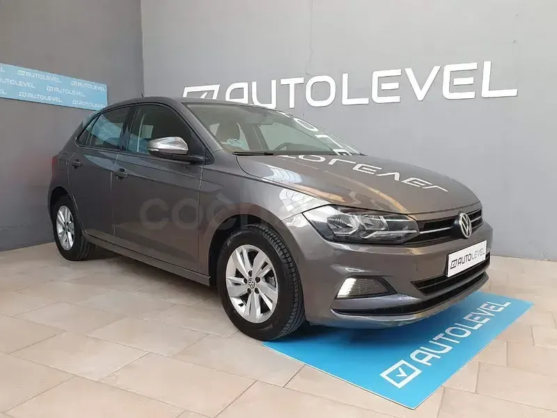 Usado VW Polo Advance 95 CV (69 kW) 2020 Gris Berlina