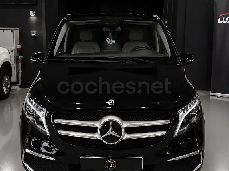 Usado Mercedes V300 Exclusive 239 CV (175 kW) 2023 Negro Monovolumen