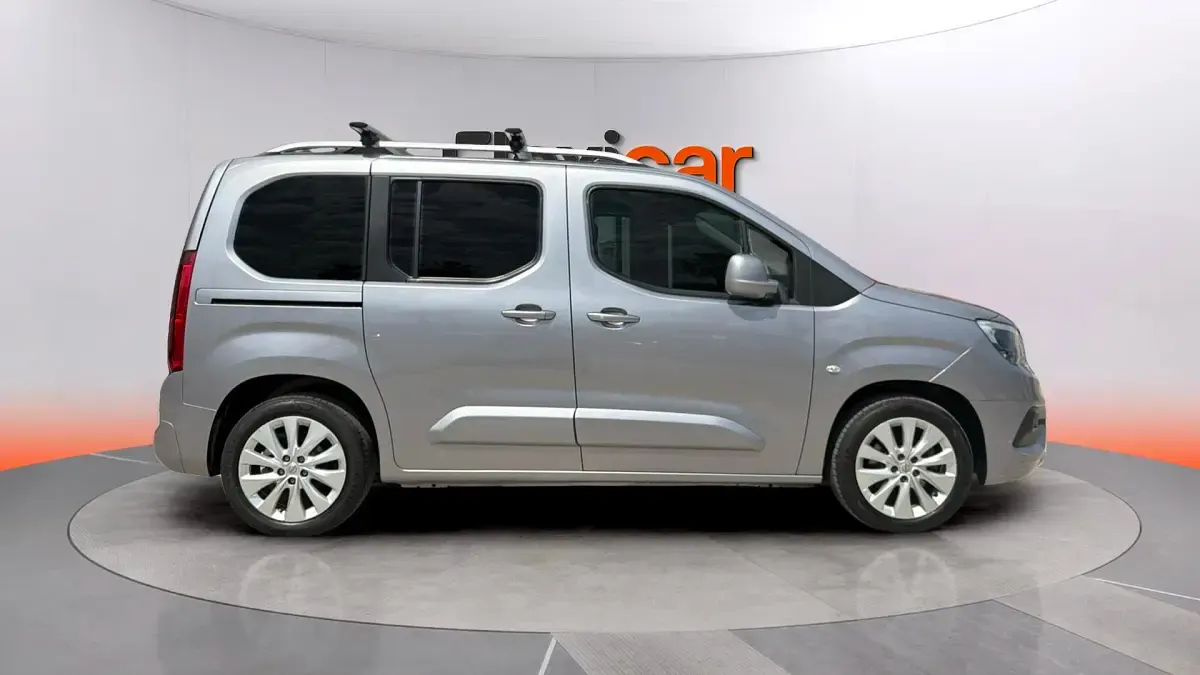 Usado Opel Combo Innovation 130 CV (95 kW) 2019 Gris Monovolumen