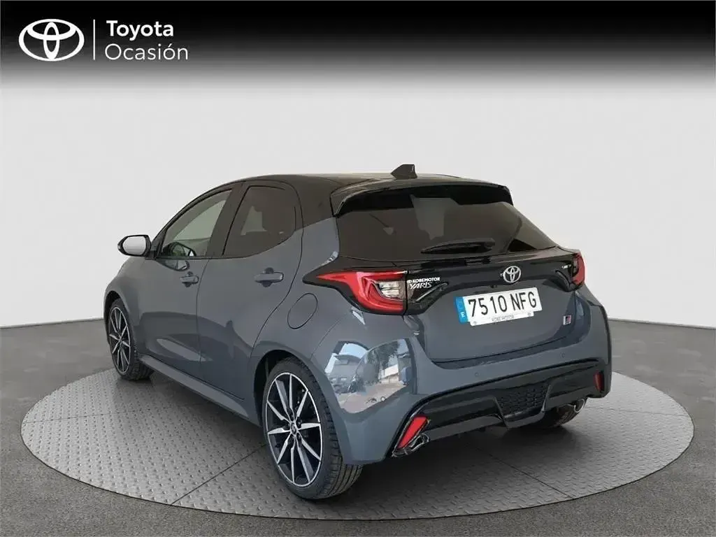 Occasion Toyota Yaris Hybrid Plus 130 PK (95 kW) 2025 Grijs MPV