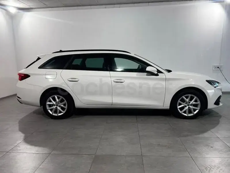 Usado Seat Leon Style 115 CV (84 kW) 2022 Blanco Familiar