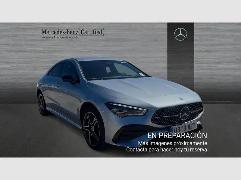 Usado Mercedes CLA250e 218 CV (160 kW) 2024 Plata hightech Berlina