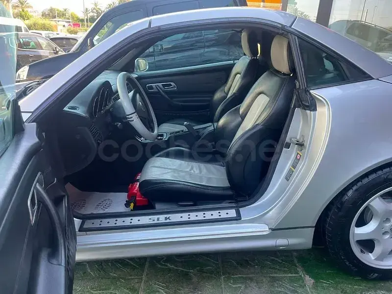 Usado Mercedes SLK200 163 CV (119 kW) 2002 Gris / plata Descapotable